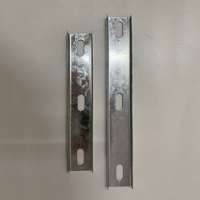 Qualität  Smooth Surface Cable Tray Fittings Bridge Cross Arm 1.5mm Thickness usine